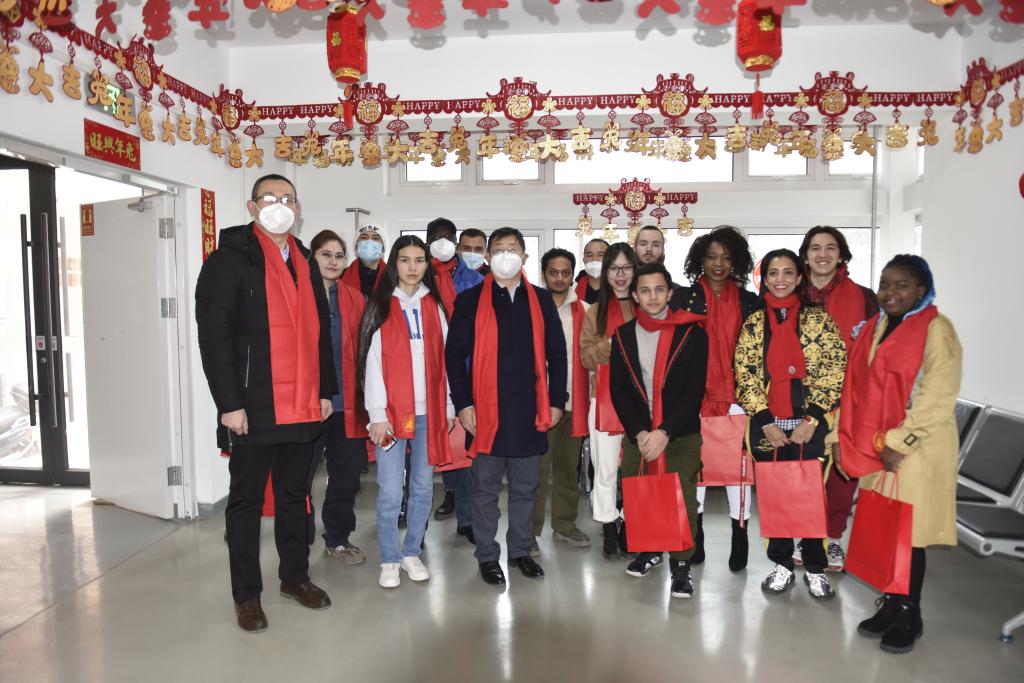 School Leaders Visit and Express Chinese New Year's Greetings to International Students